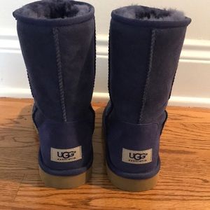 Indigo short UGGS size 7